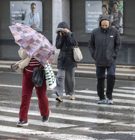 Andalucía suma más de 3.100 desalojados por el temporal mientras 'Oriana' complica la situación