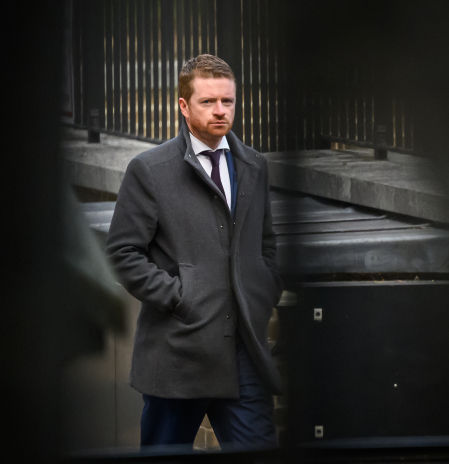 Starmer sacrifica a su jefe de Gabinete en un intento por salvar la cabeza por Mandelson