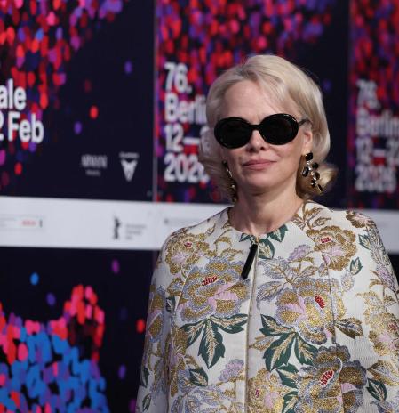 Pamela Anderson es la matriarca de una familia depravada que vive en una mansión de Castellterçol en 'Rosebush Pruning'