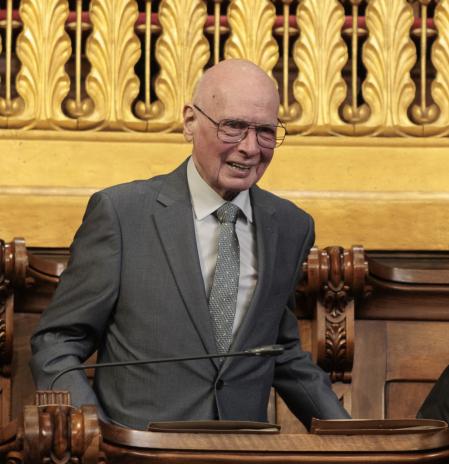 Lluís Rabell, en su despedida del Ayuntamiento: “Me voy para luchar por la vida”