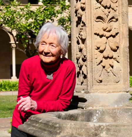 Montserrat del Pozo Ferrer, de 107 años, en el monasterio de Pedralbes, en Barcelona.