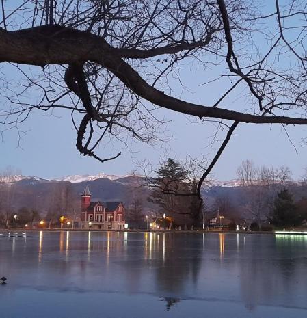 El sereno atardecer del lago de Puigcerdà.
