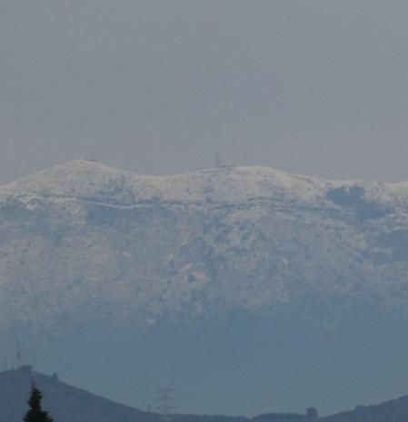 El Montseny nevado visto desde Gavà.