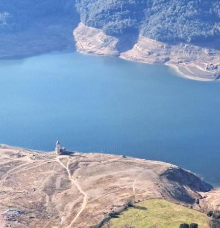 La foto aérea de la agonía del pantano de Sau.