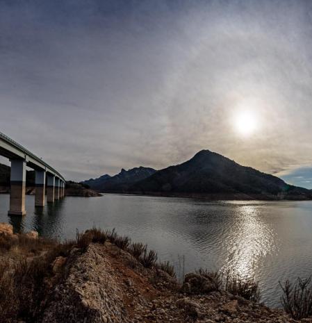 El halo solar del pantano de La Baells.