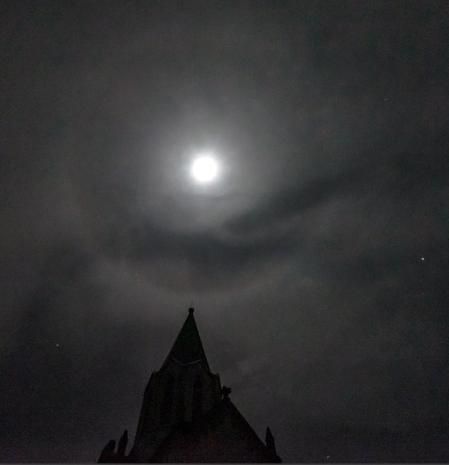 Halo lunar en Manlleu.