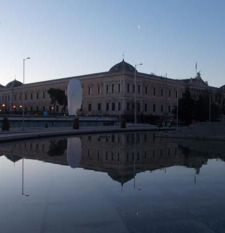 'Julia' se refleja en el agua.