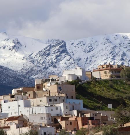 La silueta blanca de Sierra Nevada.