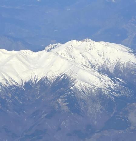 Canigó nevado visto desde el avión.