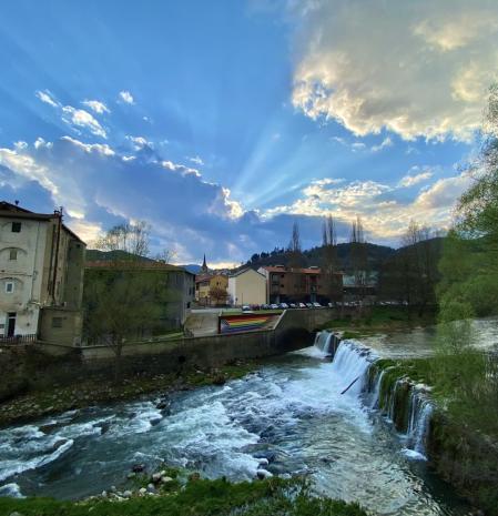 Rayos crepusculares sobre Campdevànol.