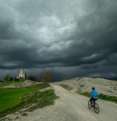 El espectacular arco de la tormenta en Puig-agut.
