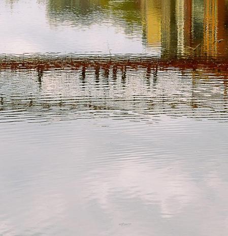 Reflejos en el río del Pont de Ferro.