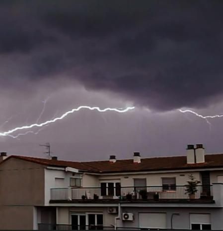 Potente rayo en Vic.