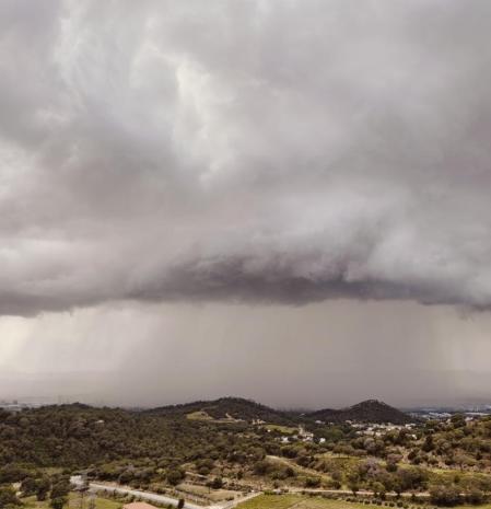 Gran arco de tormenta, visto desde Sant Fost de Campsentelles.