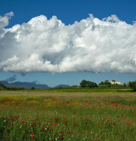Espectacular corona de nubes en Torelló.