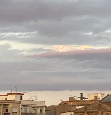 El firmamento del atardecer en Barcelona.