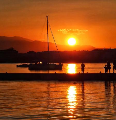 Abrasadora puesta de sol en Roses.