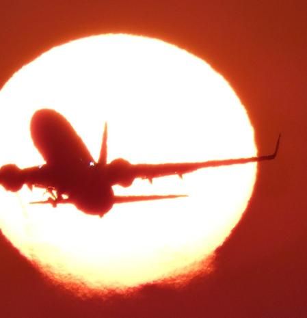 El avión fundido por la ola de calor.