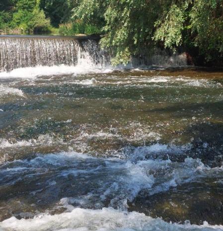 El Ter baja crecido tras las lluvias de julio, en Torelló.