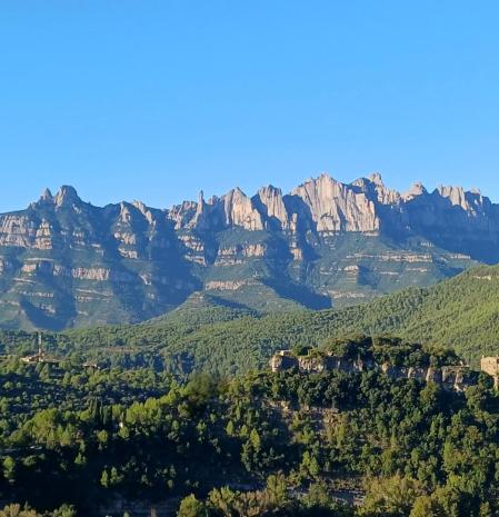 La nítida panorámica de Montserrat.