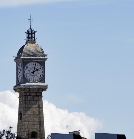 Torre del Rellotge en el Moll de Pescadors.