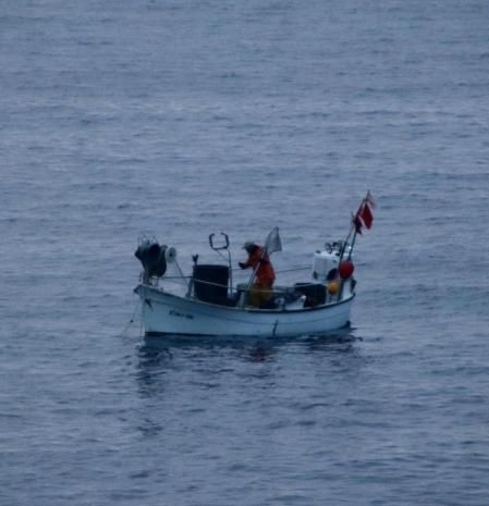 Pescando en aguas del Mediterráneo.