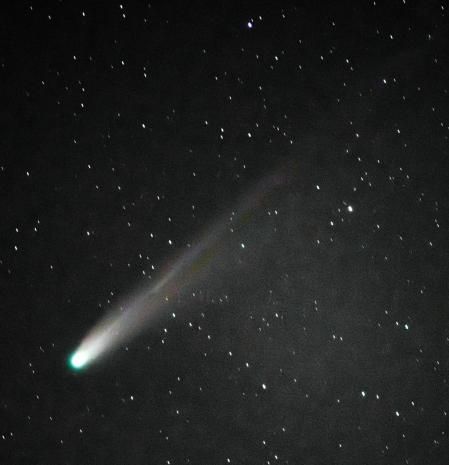La gran estela del cometa Lemmon.
