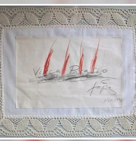 Tapete de Tàpies en homenaje a Picasso, en 1972.