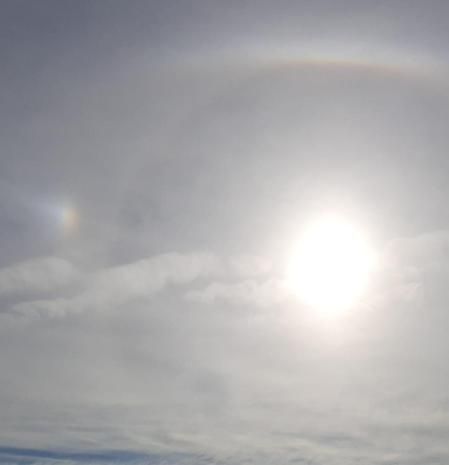 Halo solar con doble parhelio en Gavà.