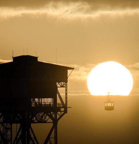 Amanecer en el puerto de Barcelona.