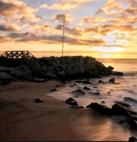 Amanecer de invierno en la playa de Vilassar de Mar.