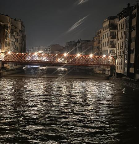 Noche sin lluvia en Girona.