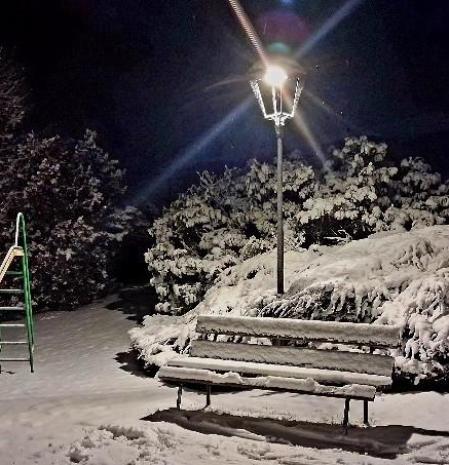 Anochecer nevado en el viejo parque de Llívia.