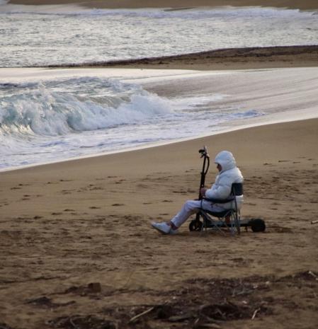 El descanso playero del patinador en La Fosca.