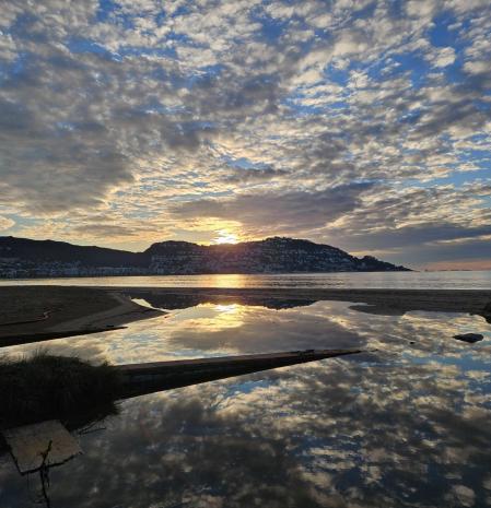 Los altocúmulos de la playa del Salatar.