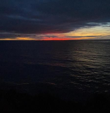 Oscuro amanecer en Altea.