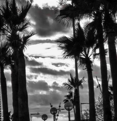 La amenaza de tormenta en la Barceloneta.