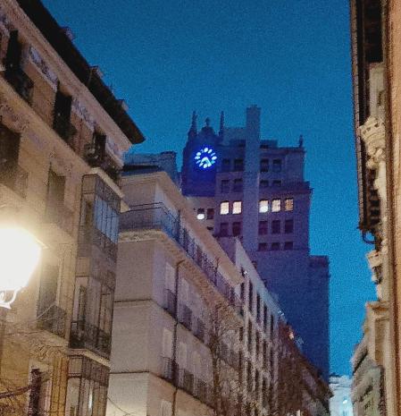 El reloj azul de las 'chicas del cable'.