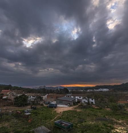 Nubosidad al amanecer en Sant Quintí de Mediona.