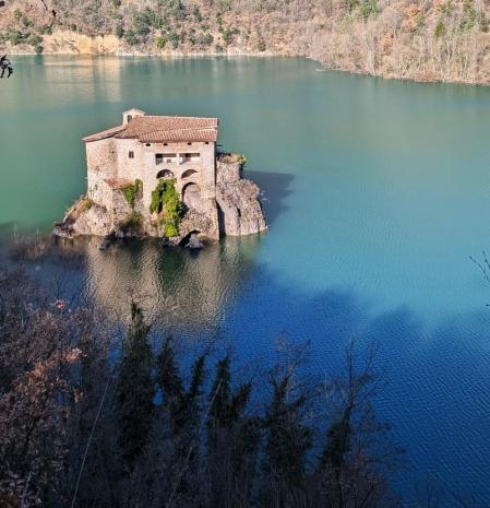 La isla del monasterio de Sant Salvador de la Vedella.