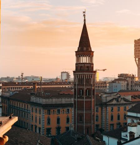 Desde la apertura de su oficina de representación en Milán en el año 2000, Caixabank se ha consolidado como banco de referencia para las empresas españolas con presencia en Italia, y para empresas italianas con intereses en España