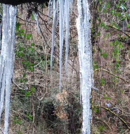 Cascada helada del Salt del Roure.