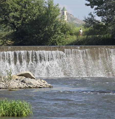 El Ter a su paso por el santuario de La Gleva.