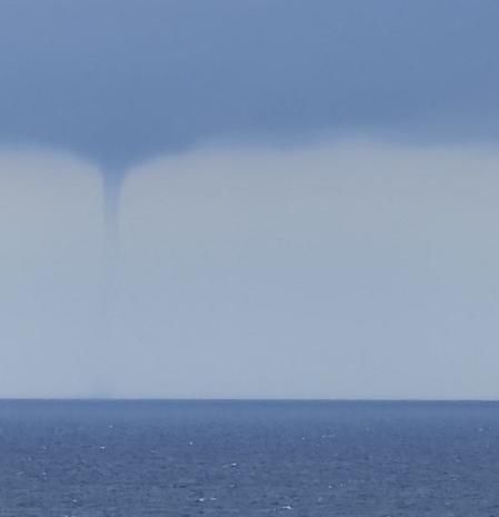 Tromba marina frente a la costa del Garraf.
