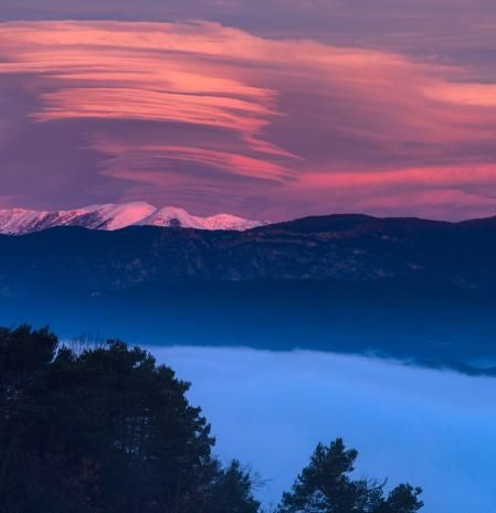 Espectaculares nubes lenticulares sobre el Cadí.