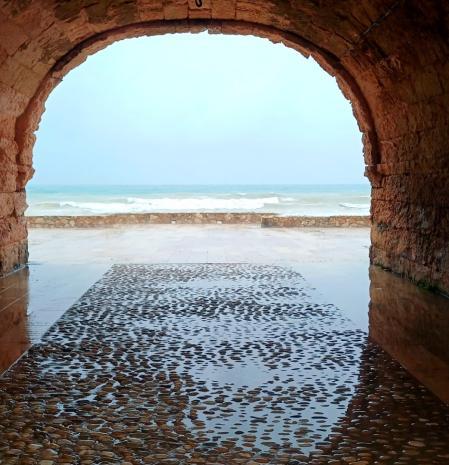 El portal de Altafulla hacia el mar.
