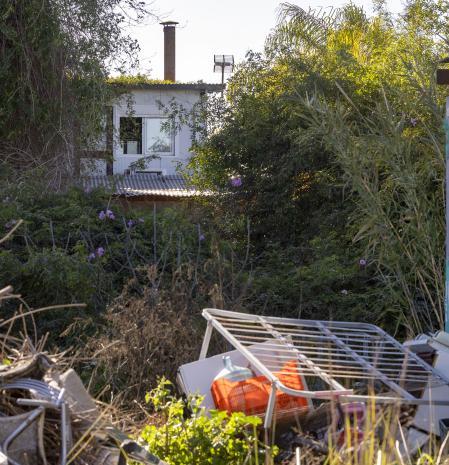 Vivienda situada en el carril de Las Palomas de la pedanía murciana de San José de la Vega, donde un hombre de unos 50 años ha sido detenido en Murcia por la Policía Nacional como presunto autor de sendos delitos de violencia de género y detención ilegal tras retener presuntamente y agredir durante casi dos años a su pareja sentimental