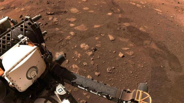 Primer hito de la misión: Perseverance recorre sus primeros metros en la superficie de Marte