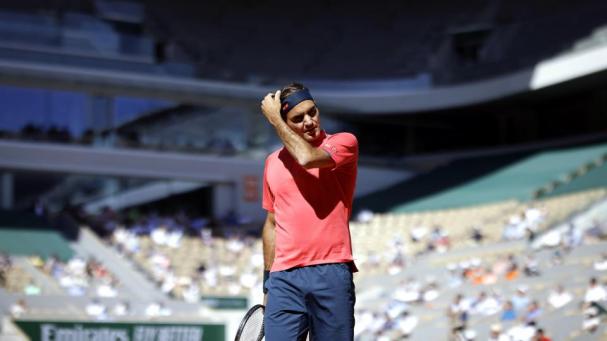 Federer, un pincel traza ángulos sobre la arcilla