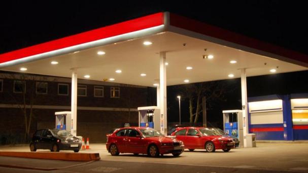 Los españoles se apuntan este verano al turismo nacional. Los efectos de la pandemia todavía se notan y la apuesta por llegar a un destino de playa o de montaña de la geografía peninsular en coche es la opción mayoritaria.